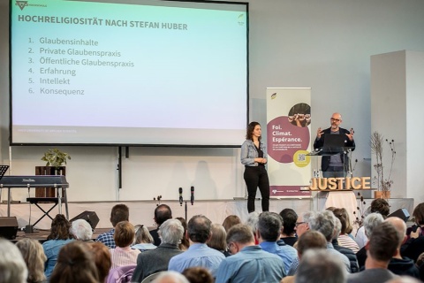 Anna-Lena Moselewski und Tobias Faix haben die Studie durchgeführt.