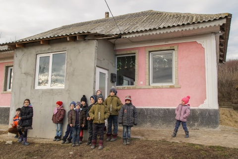 Die Kinder in Moldawien am spielen.