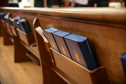 Das Gesangsbuch gehört schon lange zu den klassischen Kirchen.