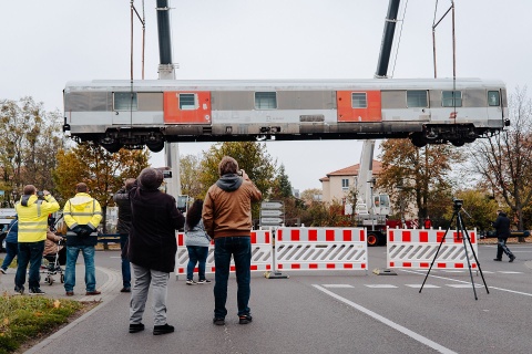 Der Transport des Eisenbahn-Waggons