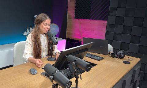 Moderatorin Ina bei einer Sendung