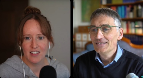 Die Podcast-Hosts Anna Näf und Lukas Huber