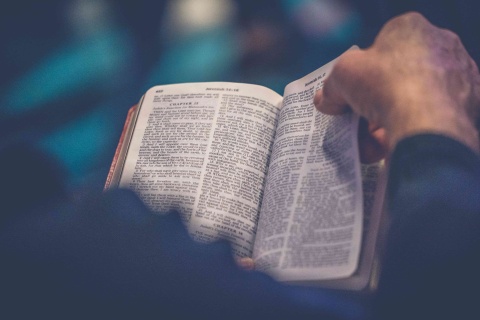 Die Bibel erreicht Surf- Ort