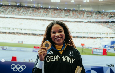 Die deutsche Kugelstosserin Yemisi Ogunleye bezeugt ihren Glauben fröhlich und leidenschaftlich.