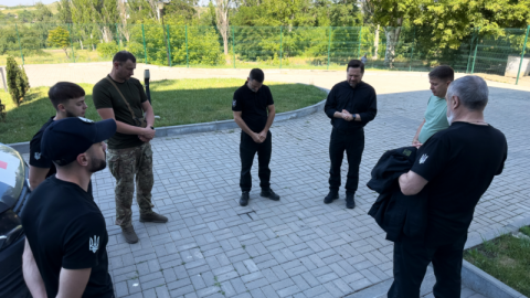 Gemeinsames Gebet mit Seelsorgern und Soldaten