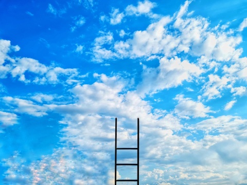 Eine Leiter, die in den Himmel führt