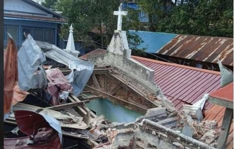 Die Kirche Heiligstes Herz Jesu in Mindat wurde am 6. Februar angegriffen
