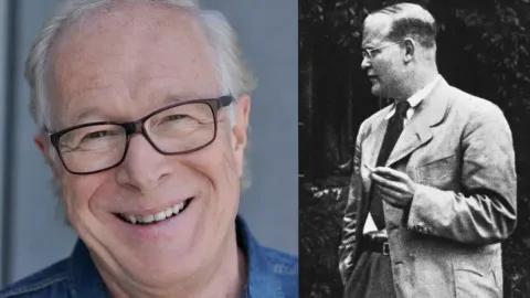Jürgen Werth (links) schreibt Dietrich Bonhoeffer in die Vergangenheit