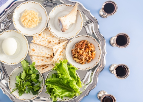 Traditionelles Essen zum jüdischen Pessach-Fest 