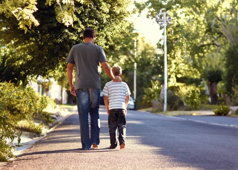 Vater und Sohn (Symbolbild)