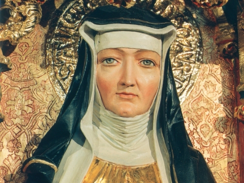 Statue von Hildegard von Bingen