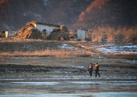 Soldaten überwachen alles streng in Nordkorea