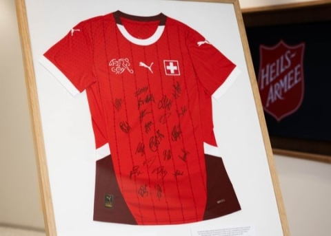 Das Trikot findet seinen Platz am Bodensee.
