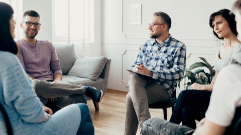 group-meeting-with-counselor-for-people-trying-to