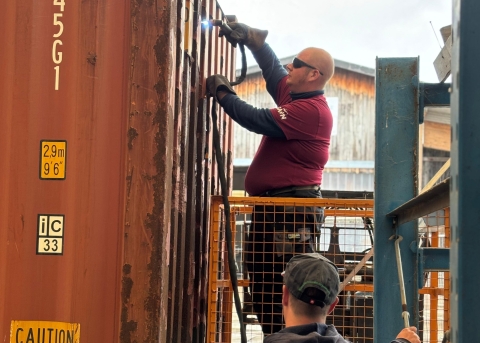 Seecontainer bekommt Fenster