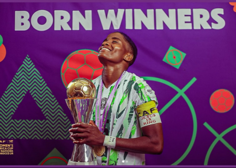 Rasheedat Ajibade mit ihrer zehnten WAFCON Trophäe