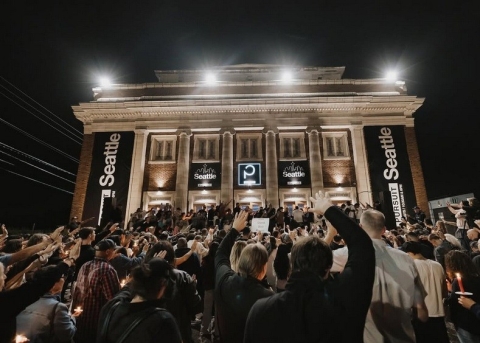 Pursuit Church Kerzenlicht-Mahnwache zu Ehren von LeBron Givaun