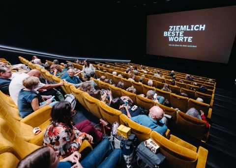 Kinosaal, Premiere von ZIEMLICH BESTE WORTE