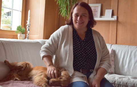 Irene Wehrli mit ihrem Hund Grace