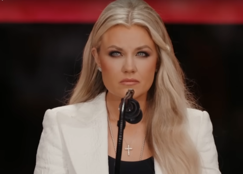Erika Kirk hält eine Rede bei Charlie Kirks Trauerfeier