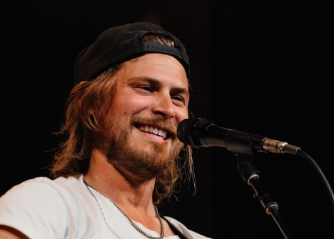 Cory Asbury auf der Bühne