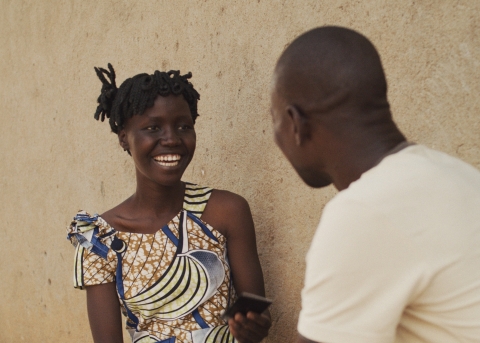 Der Film «Hope» soll neue Hoffnung schöpfen für den Südsudan: Gloria Akello lacht mit Anthony Felix 