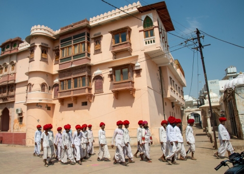 Menschen im indischen Bundesstaat Rajasthan