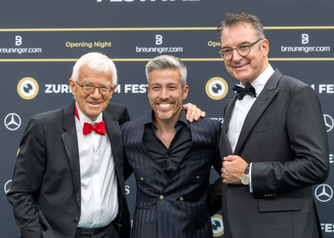 Christian Jungen (rechts) mit Gästen beim Zürich Film Festival 2025
