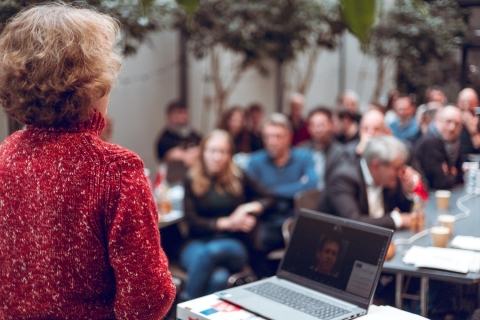 ChristNet ist ein Bet-, Denk- und Aktionsforum, das gesellschaftspolitische Themen aus der christlichen Perspektive der Nächstenliebe kritisch-optimistisch behandelt und umsetzt 