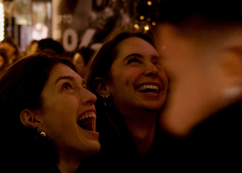 Auch ohne Partner kann man die Festzeit mit Freude geniessen (Symbolbild)