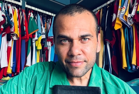 Dani Alves spricht öffentlich über seinen neugefundenen Glauben an Gott