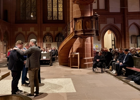 Politiker wie der Bundestagsabgeordnete Johannes Volkmann (CDU) liessen sich im Wetzlarer Dom segnen