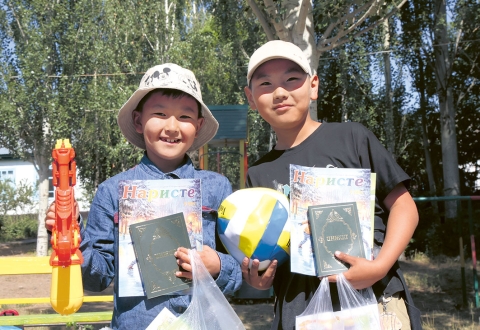Kinder in Kirgistan geniessen die Sommerzeit selten ohne Angst