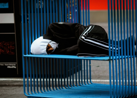 Im Winter haben es Obdachlose besonders schwer. Die Weissfrauenkirche in Frankfurt bietet mit ihrem Diakoniezentrum «Weser5» Schlafplätze an (Symbolbild)